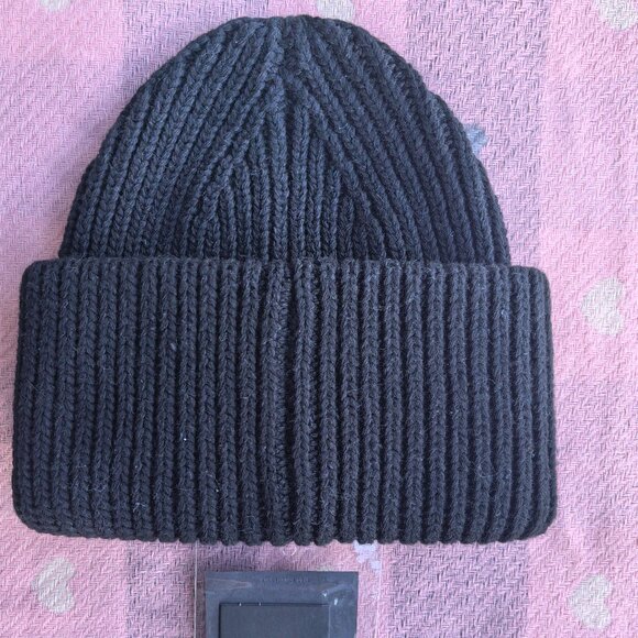 Women's Black Beanie Hat - Picture 3 of 6